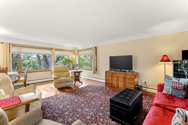 1800 Hiawatha Court NE, Rochester, MN 55906