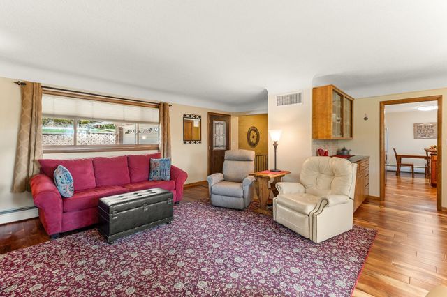 1800 Hiawatha Court NE, Rochester, MN 55906