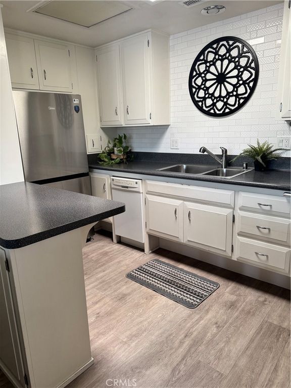 Image 21 of property listing at 1075 Brookline Rd #220A M-9, Seal Beach, CA 90740