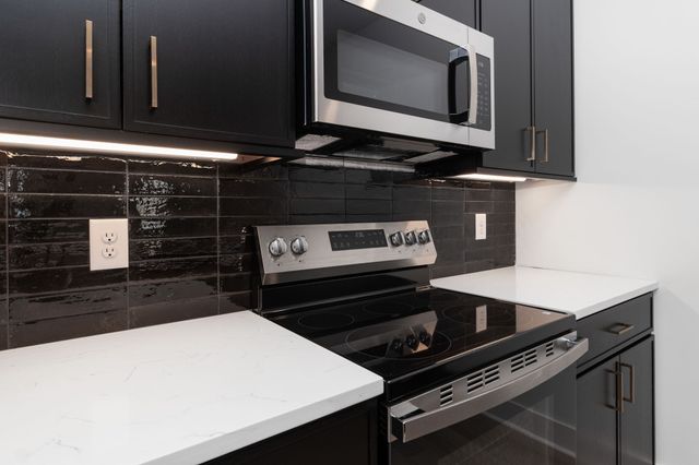 14 HOLLAND PARK WEST, Clarksville, TN 37043