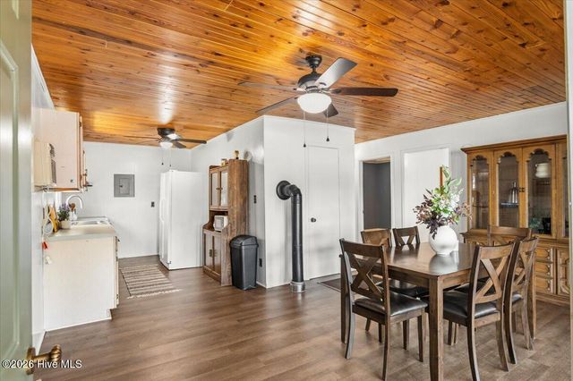 65 Sparrow Circle, Sanford, NC 27332