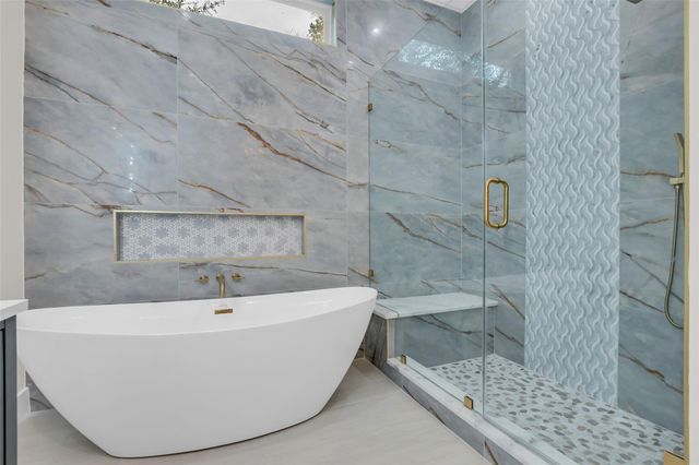 4 N Autumnwood Way, The Woodlands, TX 77380