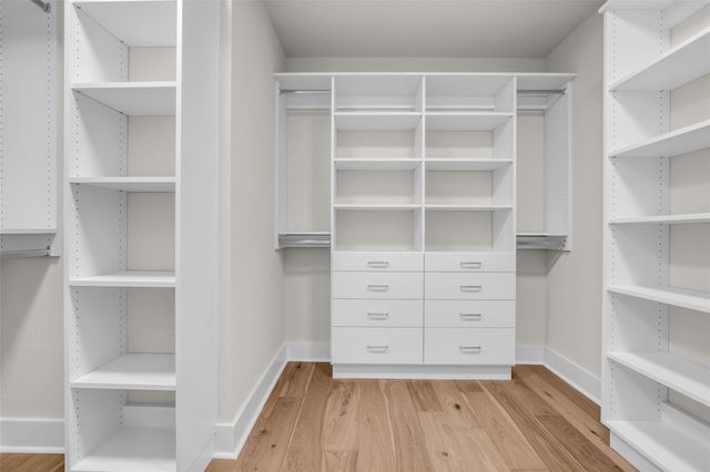 4 N Autumnwood Way, The Woodlands, TX 77380