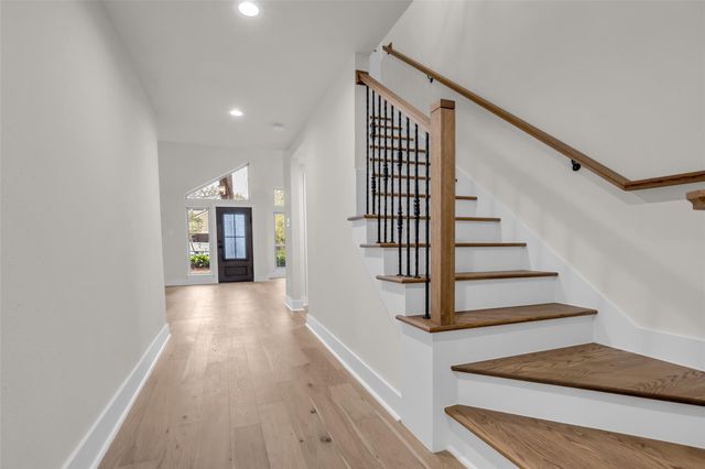 4 N Autumnwood Way, The Woodlands, TX 77380