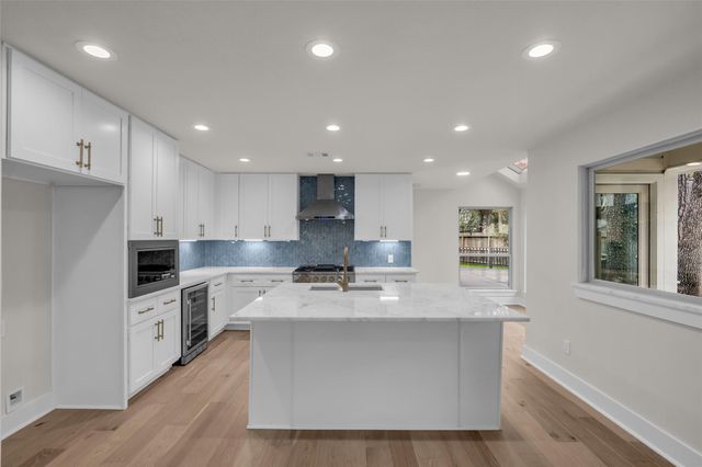 4 N Autumnwood Way, The Woodlands, TX 77380