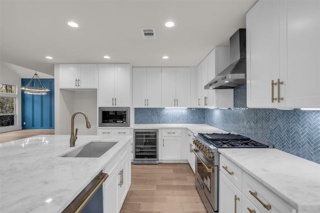 4 N Autumnwood Way, The Woodlands, TX 77380