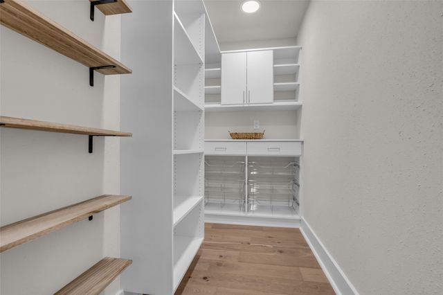 4 N Autumnwood Way, The Woodlands, TX 77380