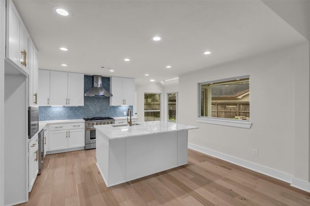 4 N Autumnwood Way, The Woodlands, TX 77380