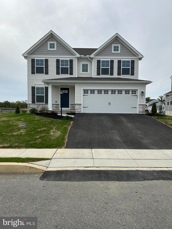 5 GARNER LN, Carlisle, PA 17015