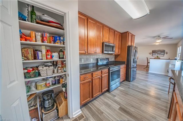 230 Chick Cove DR, Hardyville, VA 23070