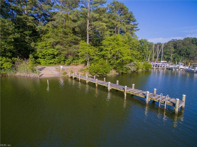 230 Chick Cove DR, Hardyville, VA 23070