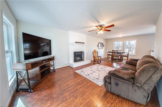 230 Chick Cove DR, Hardyville, VA 23070