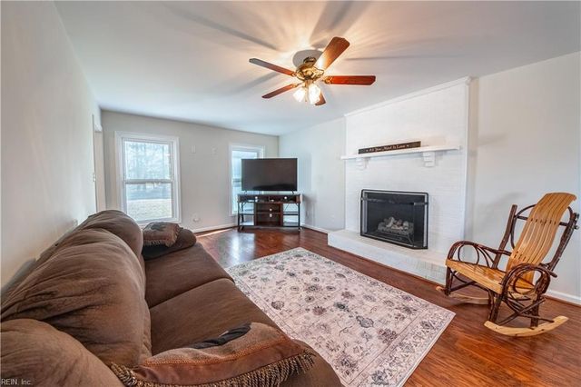 230 Chick Cove DR, Hardyville, VA 23070