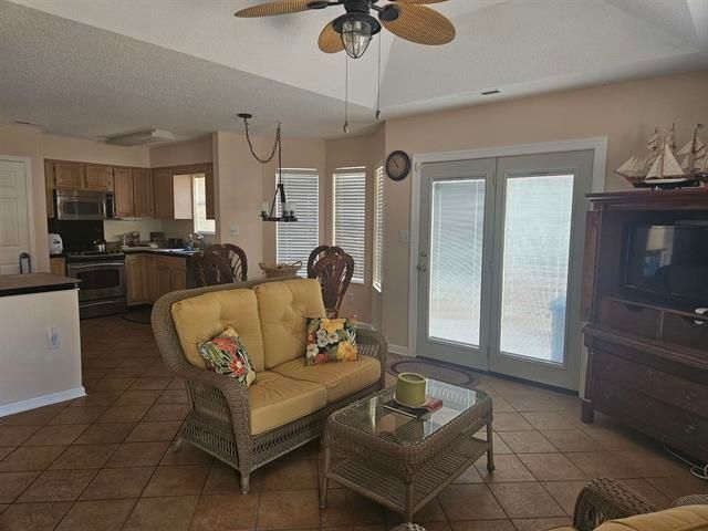 927 Edge Dr., North Myrtle Beach, SC 29582