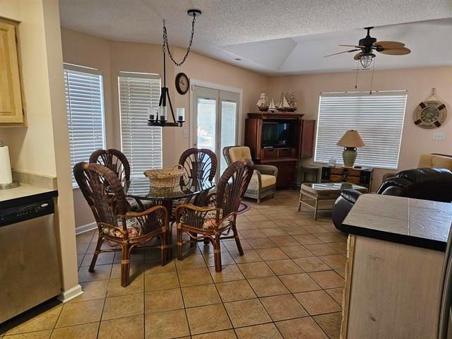 927 Edge Dr., North Myrtle Beach, SC 29582