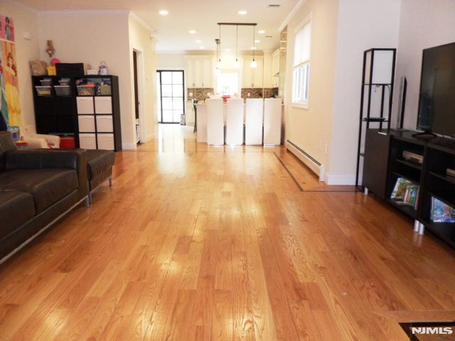 1006 Morningside Lane, Fort Lee, NJ 07024