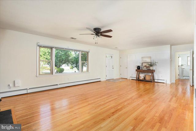 110 GRINDSTONE DR, Winchester, VA 22602