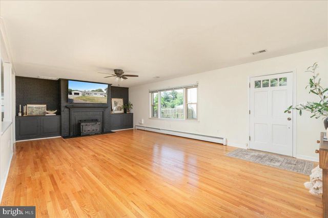 110 GRINDSTONE DR, Winchester, VA 22602