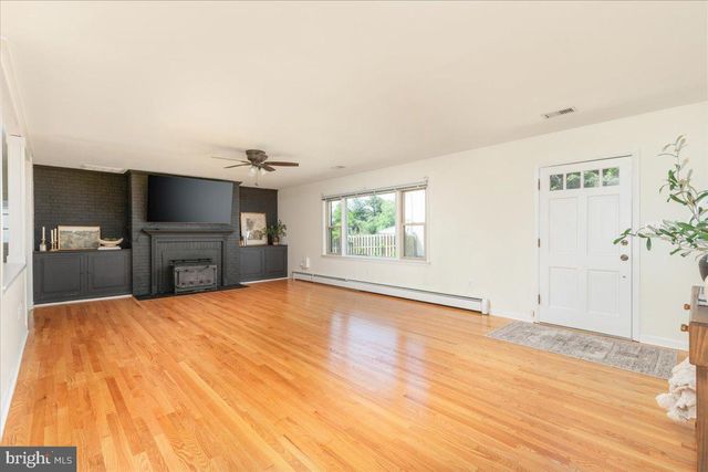 110 GRINDSTONE DR, Winchester, VA 22602