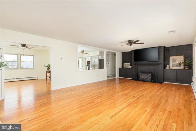 110 GRINDSTONE DR, Winchester, VA 22602
