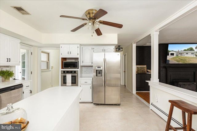 110 GRINDSTONE DR, Winchester, VA 22602