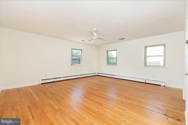 110 GRINDSTONE DR, Winchester, VA 22602