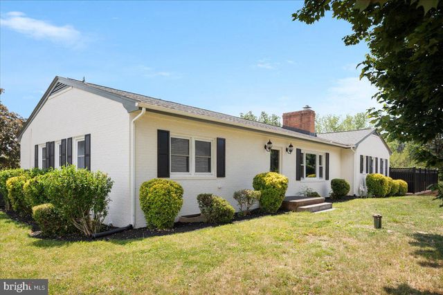 110 GRINDSTONE DR, Winchester, VA 22602