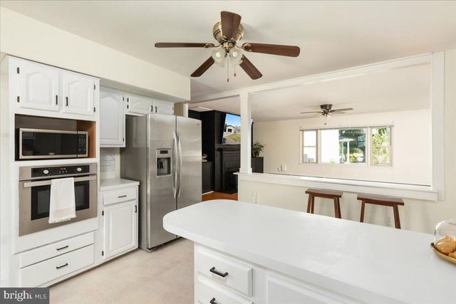 110 GRINDSTONE DR, Winchester, VA 22602