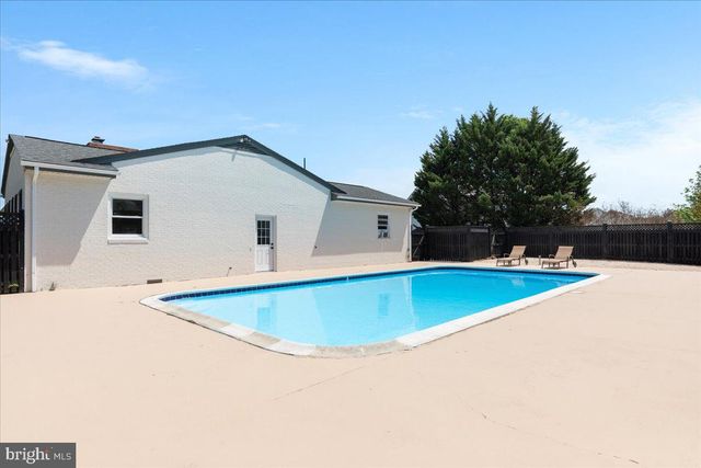 110 GRINDSTONE DR, Winchester, VA 22602