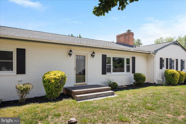 110 GRINDSTONE DR, Winchester, VA 22602