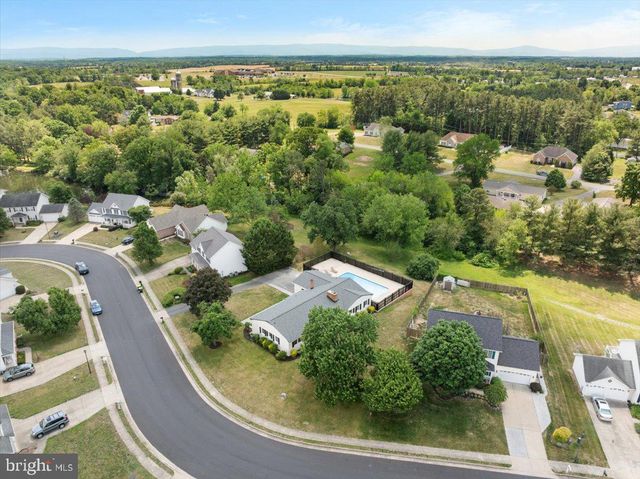 110 GRINDSTONE DR, Winchester, VA 22602