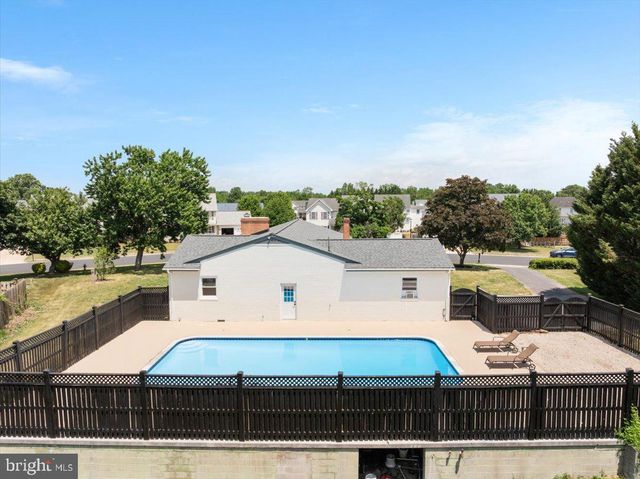 110 GRINDSTONE DR, Winchester, VA 22602