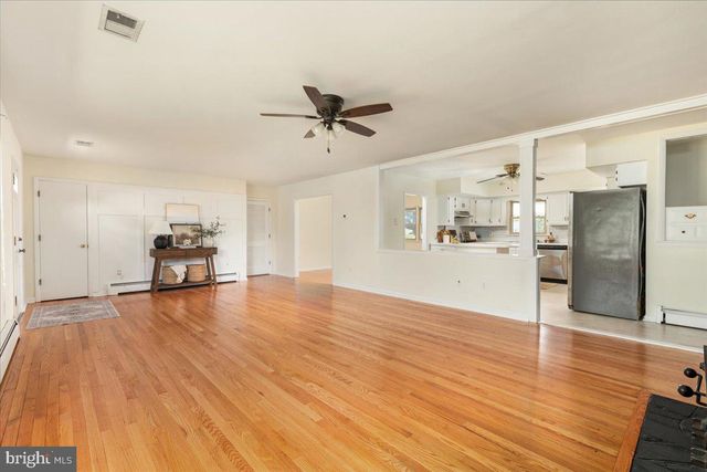 110 GRINDSTONE DR, Winchester, VA 22602