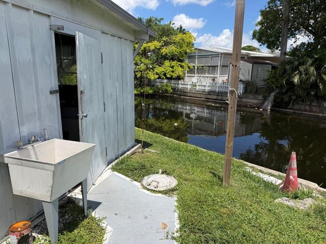 1670 SW 85th Avenue, Davie, FL 33324