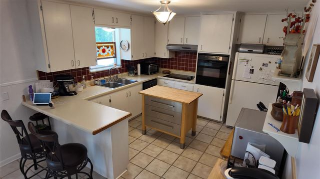 1123 Warbler Drive, Kerrville, TX 78028