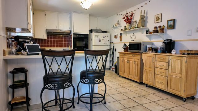 1123 Warbler Drive, Kerrville, TX 78028