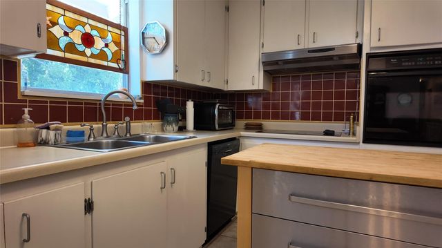 1123 Warbler Drive, Kerrville, TX 78028