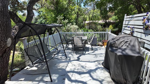 1123 Warbler Drive, Kerrville, TX 78028