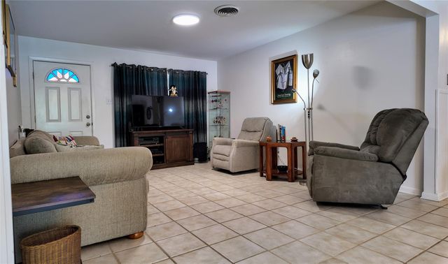 1123 Warbler Drive, Kerrville, TX 78028