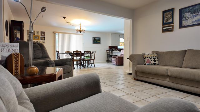 1123 Warbler Drive, Kerrville, TX 78028