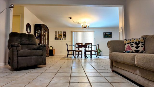 1123 Warbler Drive, Kerrville, TX 78028