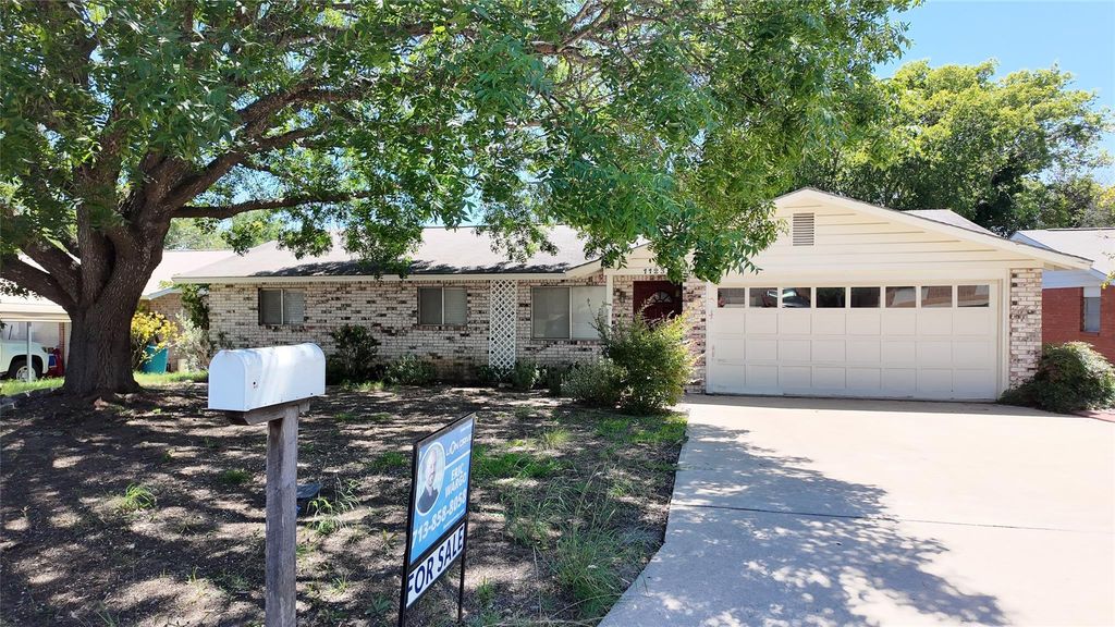 1123 Warbler Drive, Kerrville, TX 78028
