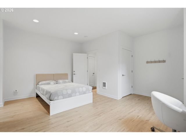 1741 Se BROOKLYN St, Portland, OR 97202