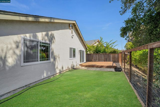 110 Dogwood Ln, Vallejo, CA 94591