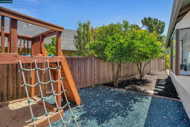 110 Dogwood Ln, Vallejo, CA 94591