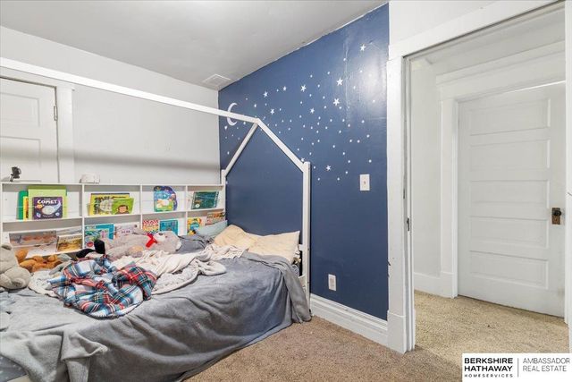 3077 S 16th Street, Omaha, NE 68108