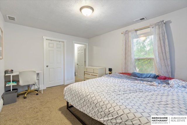 3077 S 16th Street, Omaha, NE 68108