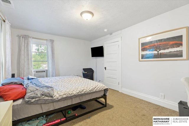 3077 S 16th Street, Omaha, NE 68108