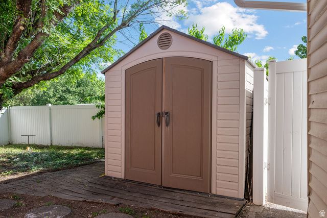 1569 E LANEBROOK CIR, Salt Lake City, UT 84124