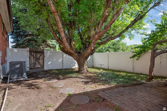 1569 E LANEBROOK CIR, Salt Lake City, UT 84124